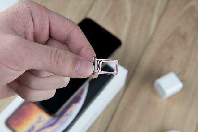 iphone xr装双卡的具体操作