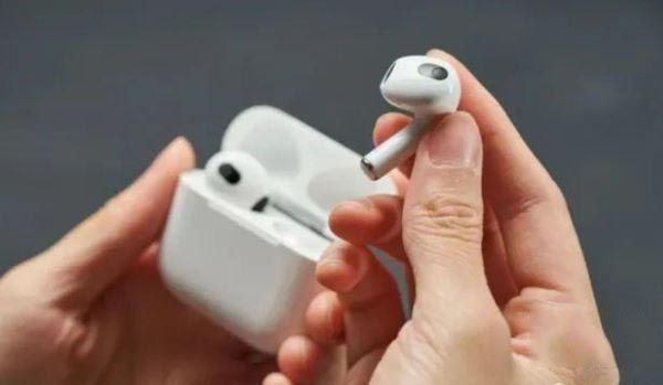 airpods3与airpods2哪款好 airpods3和airpods2区别对比讲解