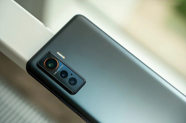 小编教你解决IQOO5和IQOO5Pro对比评测,IQOO5和IQOO5Pro哪个性价比更高。