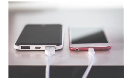 今天分享手机充电时这些行为不可取。