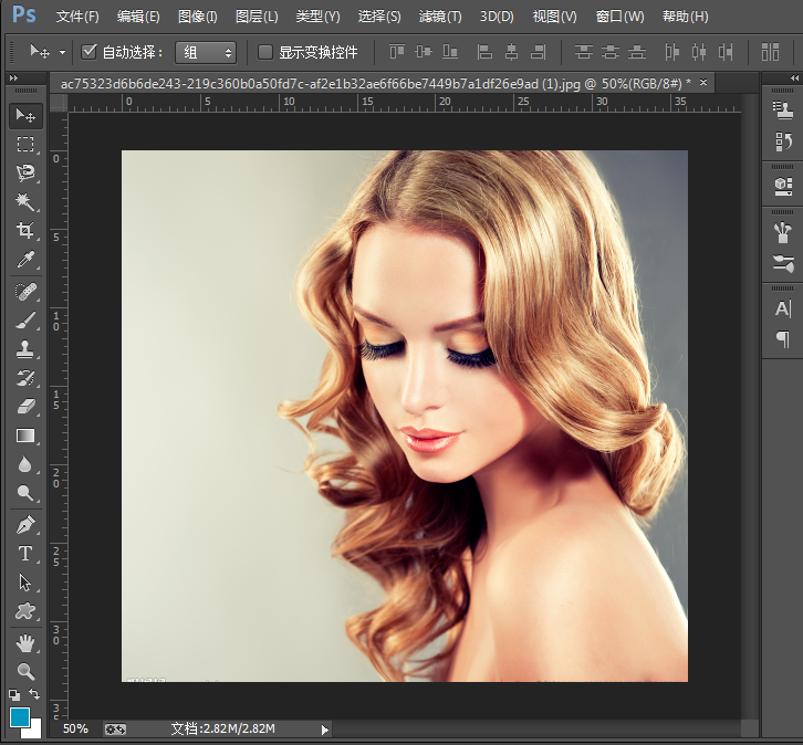 我来分享PS操作教学：让图片呈现双色调效果。
