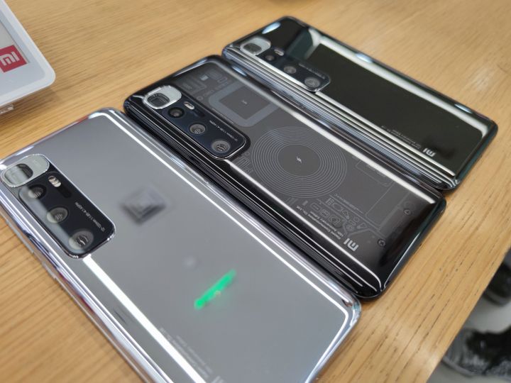 分享小米10至尊纪念版哪个颜色好看,小米10至尊纪念版颜色比较。