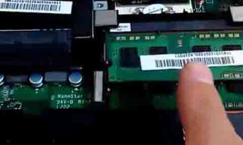 WIN8笔记本安装内存条的操作方法