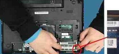 WIN8笔记本安装内存条的操作方法
