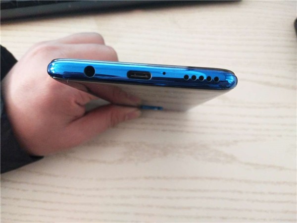 在华为nova5i pro中找到耳机孔的操作流程