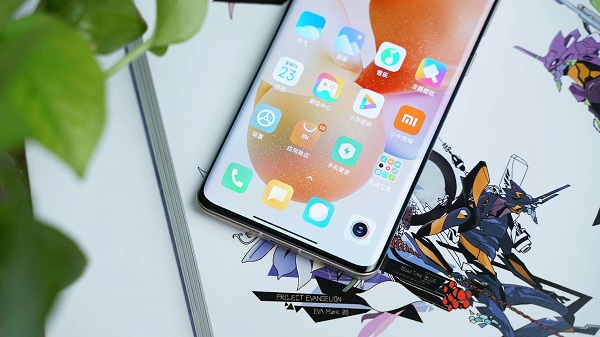 苹果13和小米12哪个好？苹果13和小米12对比介绍