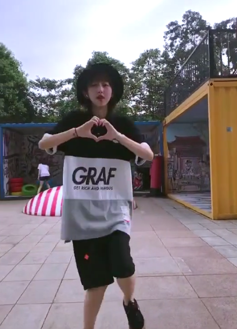 在抖音APP里拍摄散步舞的方法介绍