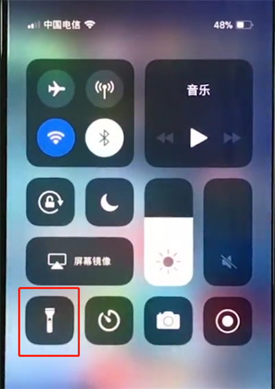 iphonexs使用手电筒的教程分享