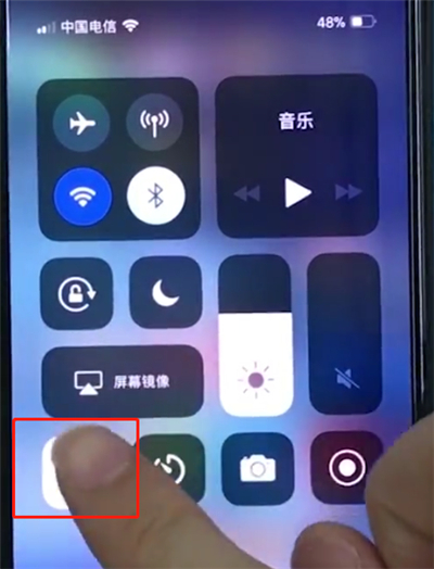 iphonexs使用手电筒的教程分享