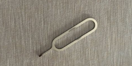 在荣耀magic2中安装SIM卡的具体方法