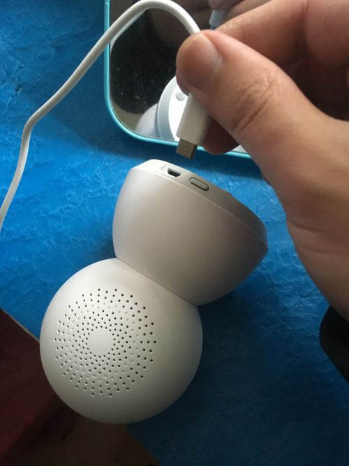 小米摄像机云台版如何插入内存卡?小米智能摄像机云台版插内存卡教程