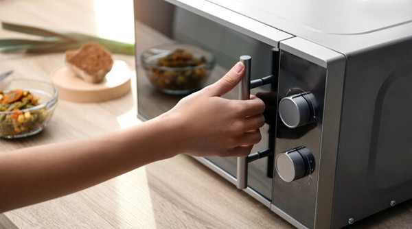 微波炉插电没反应如何解决?微波炉插电没反应解决方法