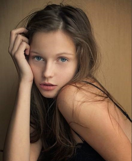 美图秀秀去除眼袋的具体操作教程