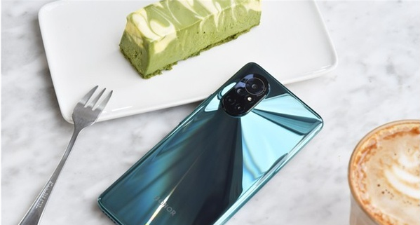 荣耀v40轻奢版和华为nova8有哪些区别?荣耀v40轻奢版和华为nova8性能对比分享