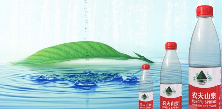 C4D制作一个矿泉水瓶的详细步骤